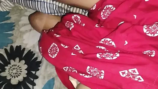 Sexy mädchen hat schöne titten und sieht schlecht aus