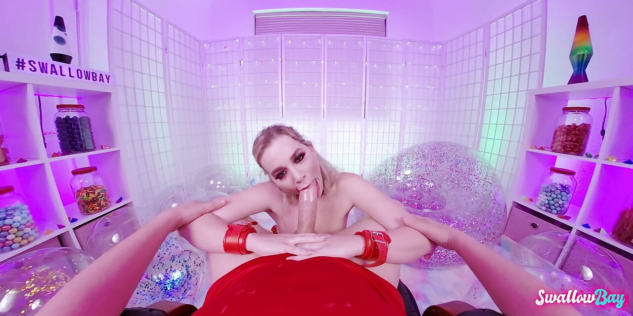 Quente namorada Blake Blossom adora chupar seu pau