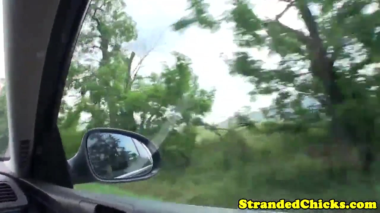 被困的匈牙利少女为了搭便车而被颜射