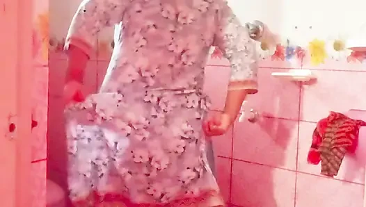 A Bangladeshi-Bihari woman is engaging in romantic sex inside the bathroom while bathing.