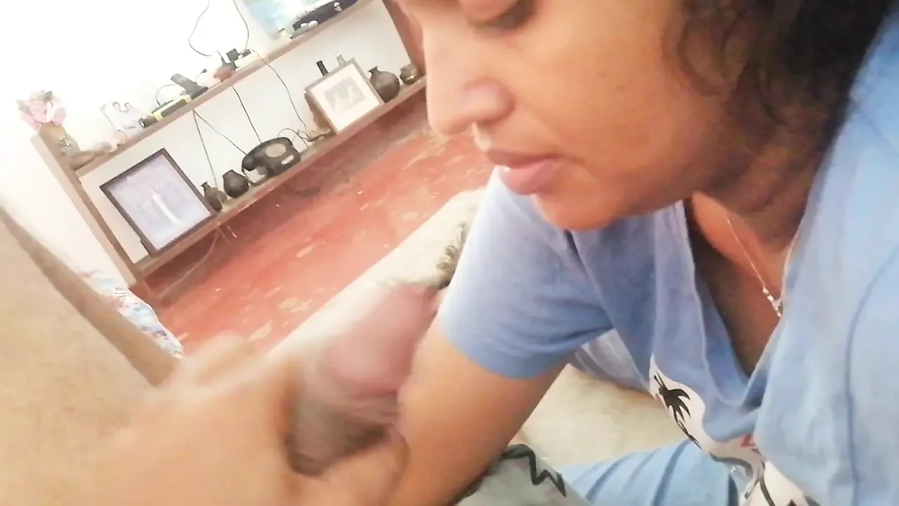 性感的嫂子正在勾引我