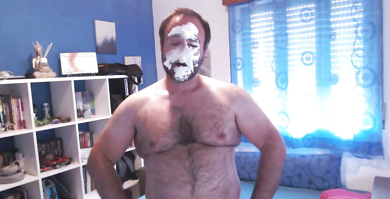Silly Video, Shaving and Shaving Foam Pie to the Face