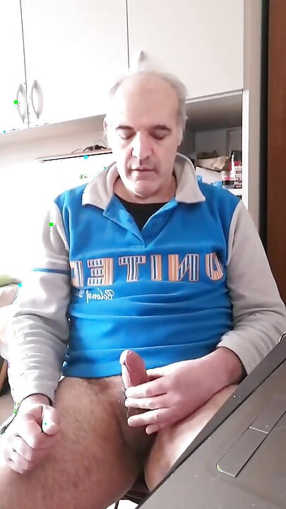 Am ejaculat în cafeaua mea și am înghițit totul fierbinte