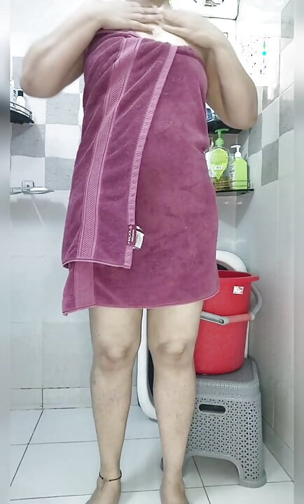 Desi Bhabhi having fun in shower