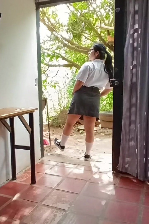 Analni seks nakon fakulteta. Ja sam loša cura, zato me razbijaju