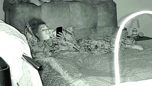 Жена застала за разговором во время мастурбации