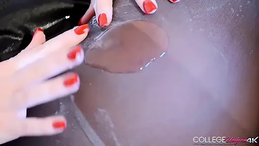 Schulmädigenbad mit sophia smith