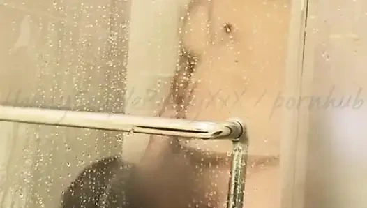 Филиппинская крошка получила страстный секс в душе с боссом