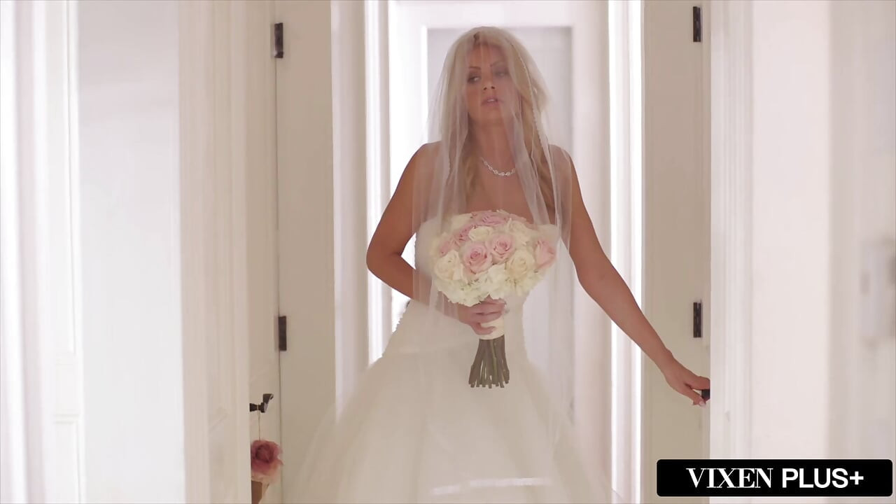 VIXENPLUS PRVI VELIKI CRNI KURAC ZA PLAVUŠU RILEY STEELE