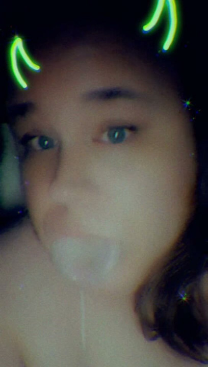Só eu a ser uma pequena provocadora excitada no meio da noite
