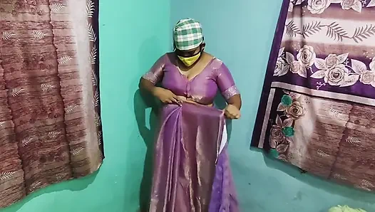 Setelah mandi dengan saree dan dia menyukainya
