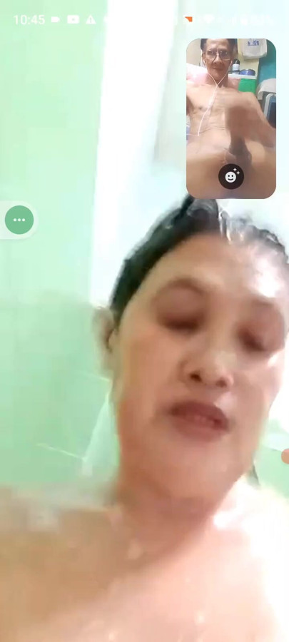 Morning video sex while taking a bath of my wife she loves it so much she orgasm | Clip 1