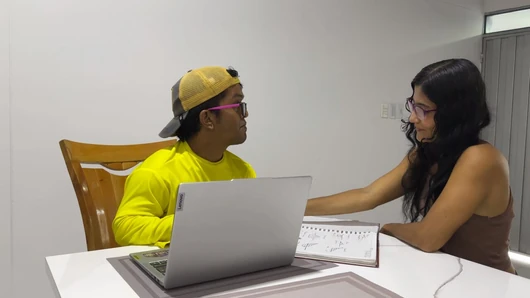 내 새엄마의 발정난 밀프는 내가 그녀의 꽉 조이는 내 거대하고 풍성한 난쟁이 자지를 쑤셔 넣기 때문에 집안일을 못하게 할거야