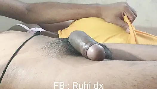 Kapde badalte waqt apni bahen ko dekha aur usne bula ke sex kiya