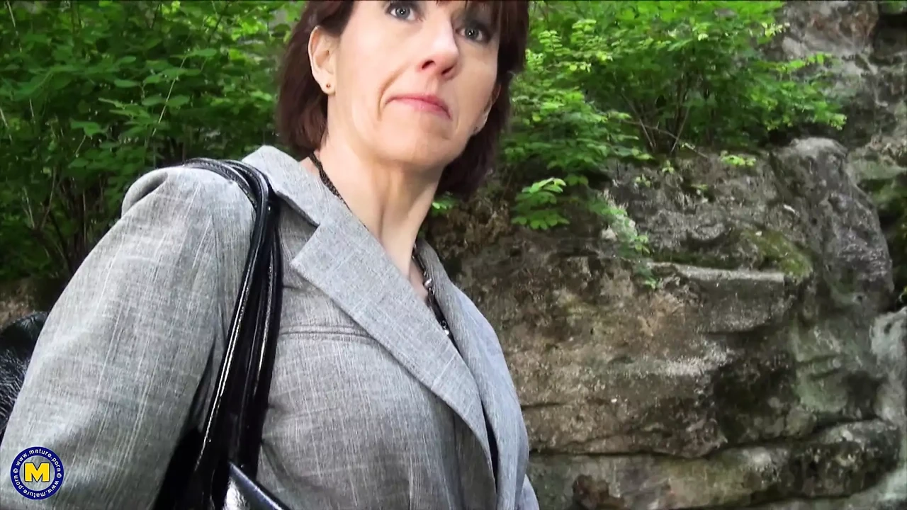 熟女Sophie Pasteur被房东干菊花