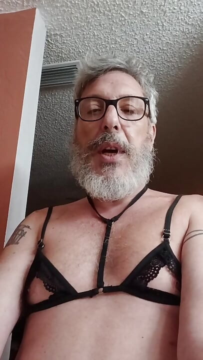Butch Bitch Bob begging