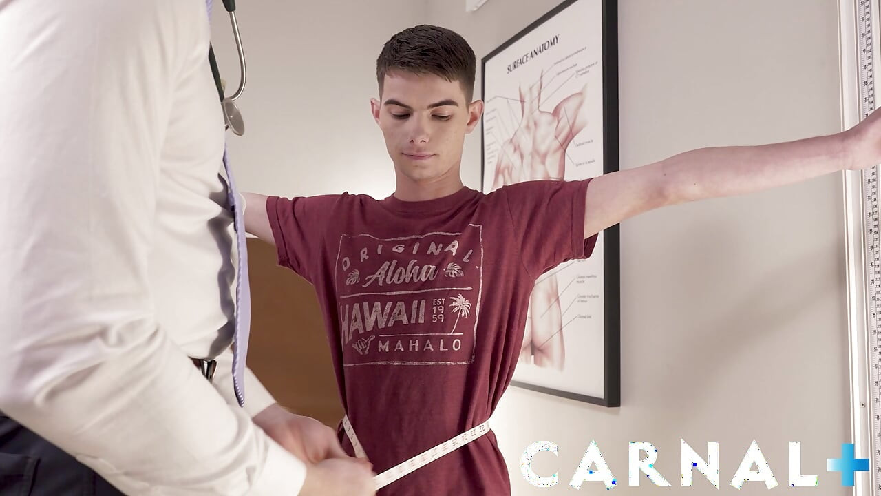 FunSizeBoys - DILF Dr Wolf destroys brunette Maxwell Dawsons tiny hole