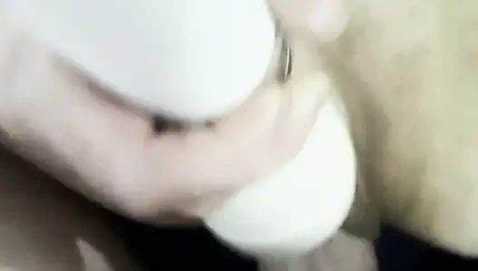 Порнозвезда принимает член