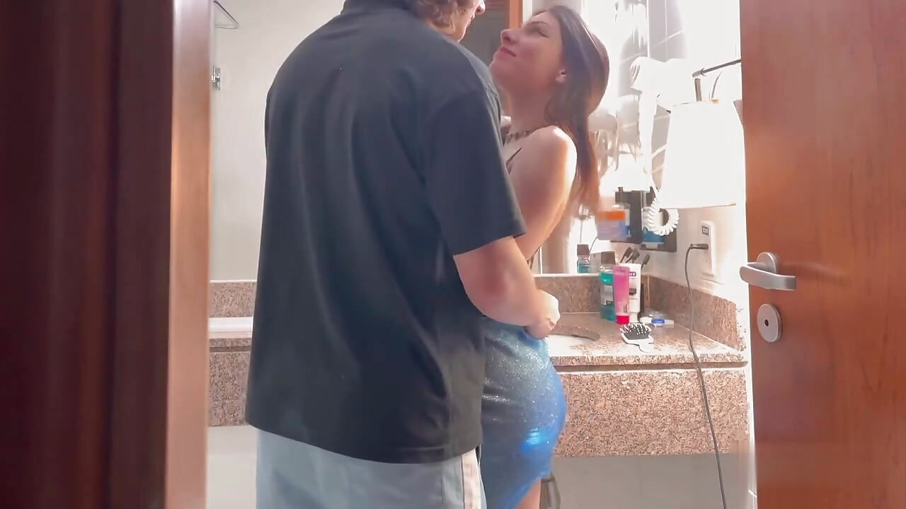 Caught Her Getting Ready in the Bathroom – Real Intimate Moment