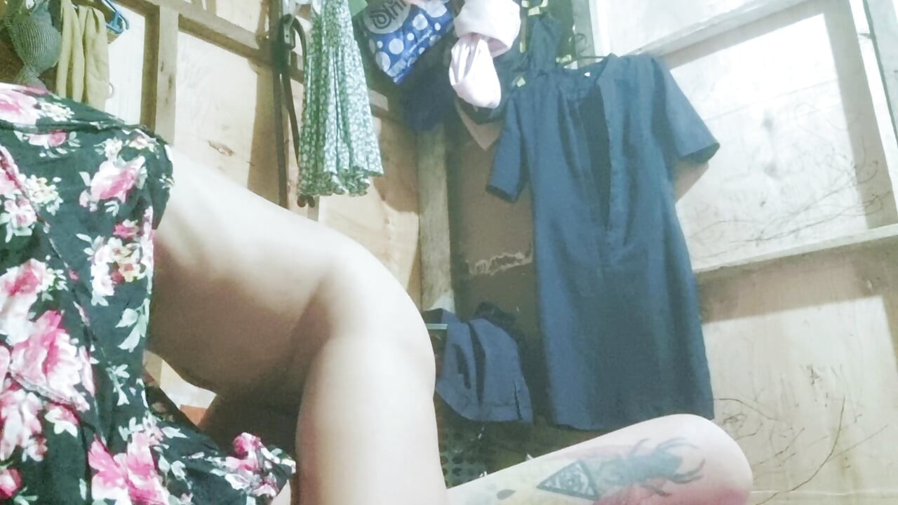Filipina wife share pussy with her college friend