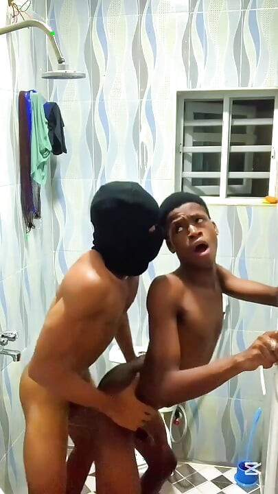 Ank Muda Disetubuhi Masuk. Kamar Mandi, Ruang Tamu Dan Dapur