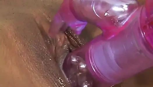 Memek aduhai cewek lesbian dengan toket besar alami ini dijilat dan dientot pakai strap-on
