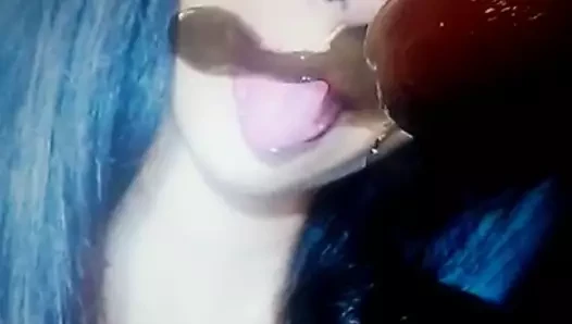 Kiara Romero con mucho semen en su boquita