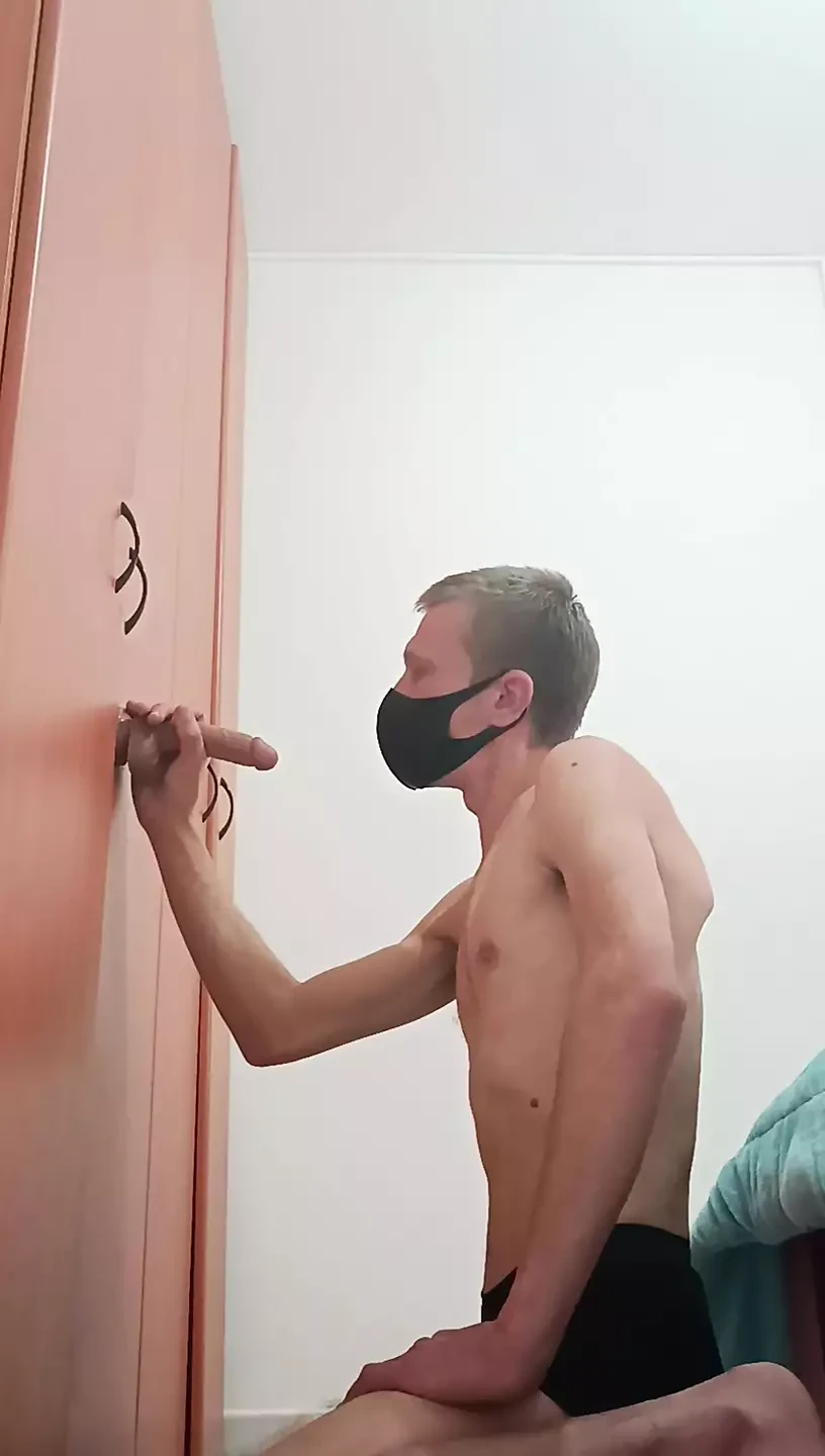 Ragazzo biondo troia con dildo