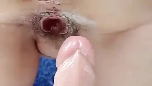 Я рву свою киску большим дилдо