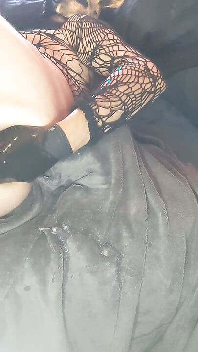 Fisting, umflătură de burtă și prolaps în patul meu