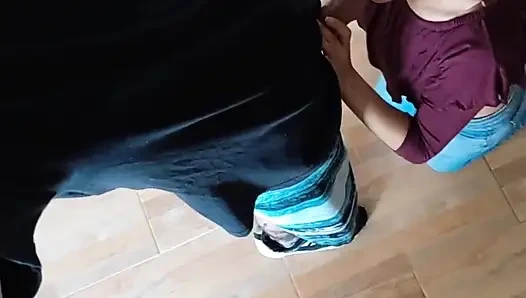 Мы вошли в дом, и я попросила его пососать меня, и он проглотил мое молоко