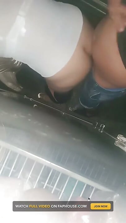 サマエルはエヴァのお尻にペニスを入れて中に入る
