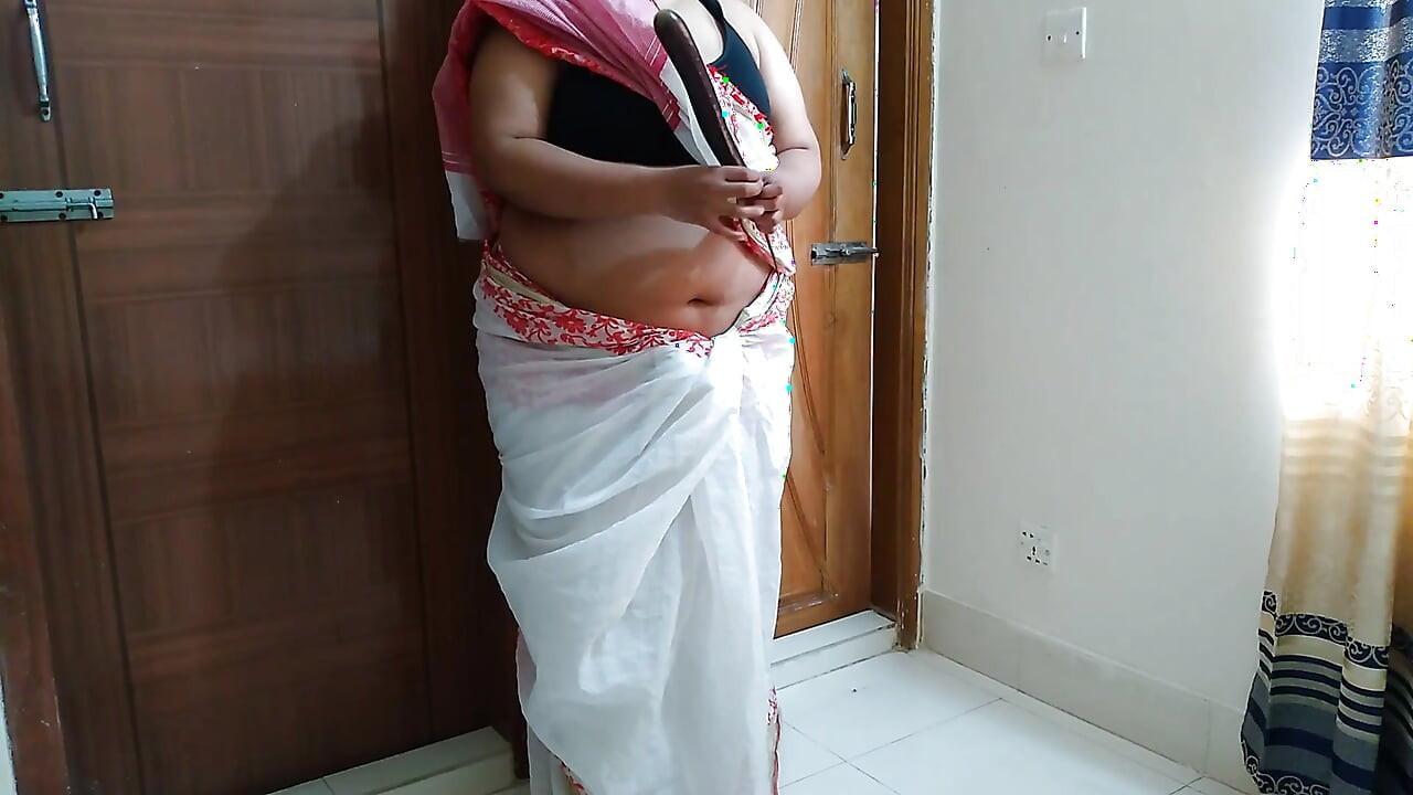 35-letnia tamilska macocha bardzo napalona, chce mojego dużego kutasa