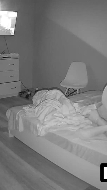 Trenutak koji morate vidjeti iz "LUUV-a. Pravi par pronalazi uzbuđenje u pretvaranju svog stvarnog života u domaći seks show za publiku"
