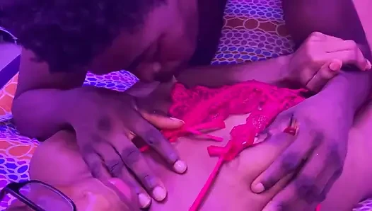Kontol hitamku dicrot sama teman sekamarku