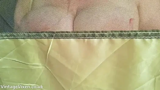 Outdoor-zelt Massive mami melker necken und versucht sie, ihre riesigen euter mit sperma zu bedecken