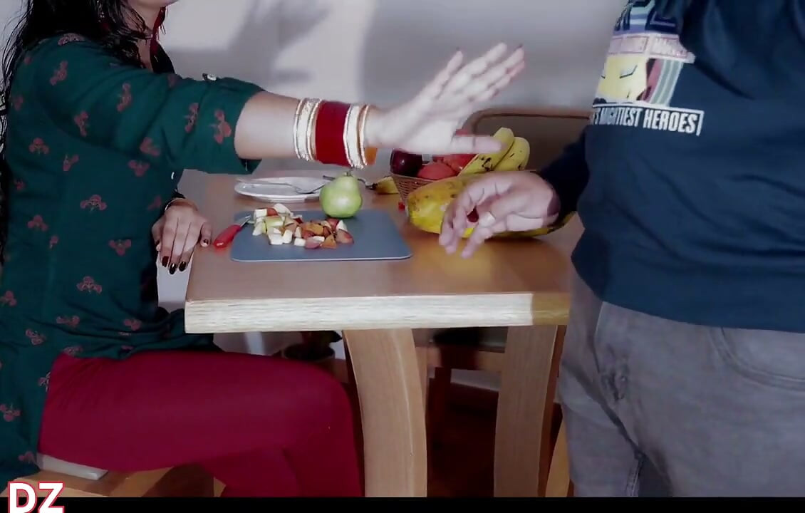 bhaabhi ka hot desi sauteli bahan ke saath seks hindi odiyo dilivri boy men, poora hindi vidiyo vaayaral