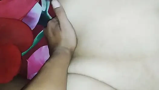 Amcığı çok ıslak ve çamurlu, çok ısırıyor