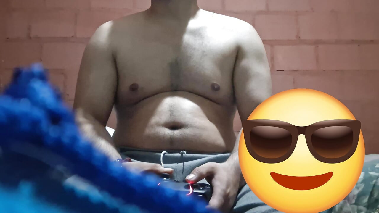 Ven y jugamos play mientras bailo