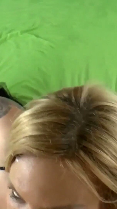 Mia de Berg houdt van sperma in haar gezicht | Clip 2