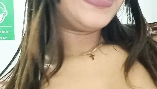 Я трахаю эту сучку.