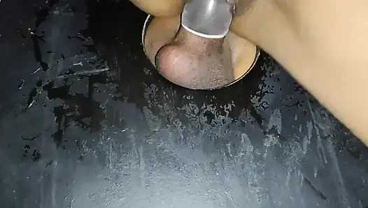 Aku suka banget nyepong kontol raksasa pria kulit hitam di gloryhole, jadi aku ngentot pantatku habis-habisan!