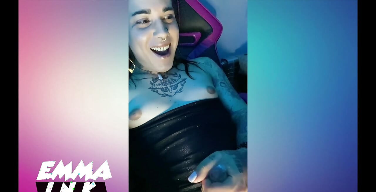 Moj dečko je igrao FIFA-u i u međuvremenu sam se odlučila igrati s guzicom i onim analnim kuglicama koje su davale vruću drkanje