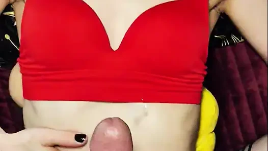 Брюнетка с маленькими сиськами хочет, чтобы я трахну ее грубо