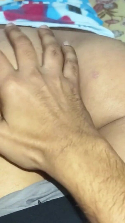 Indijski Desi gay dečko ke room pe jake mast gand mari | Isječak 1