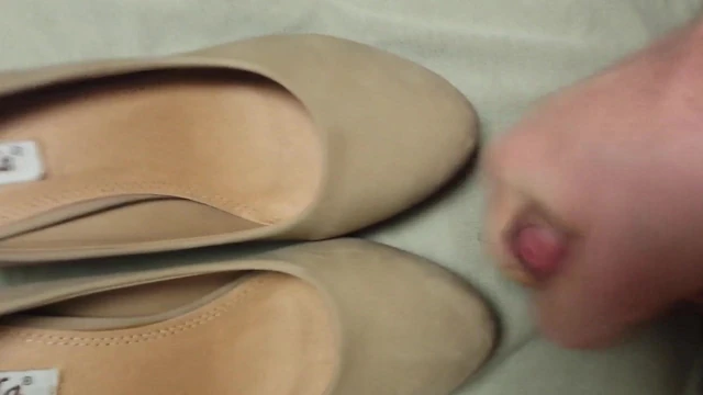 Cum on tan heels
