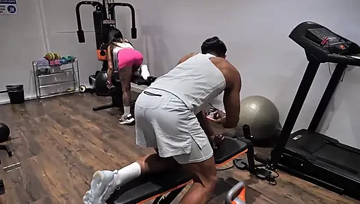 Calvin ile ateşli spor salonu anal sahnesi