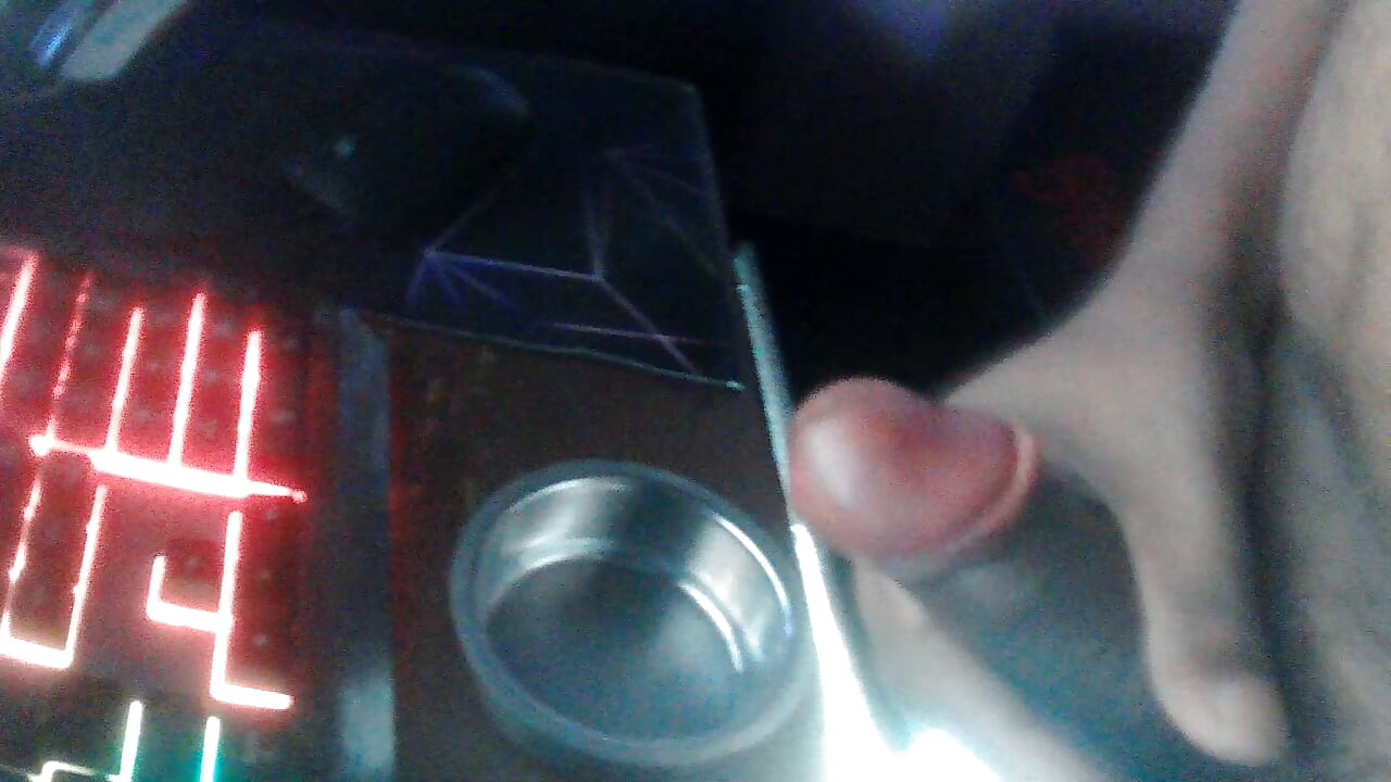 شاب قرنية الرجيج نفسه