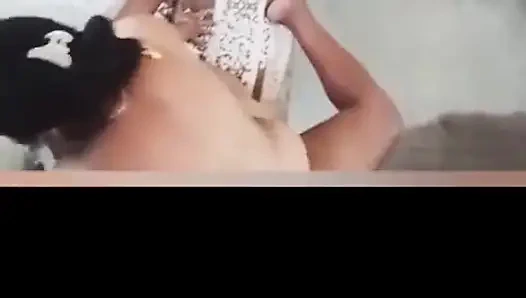 Tamil çift aşkla mutlu hareket