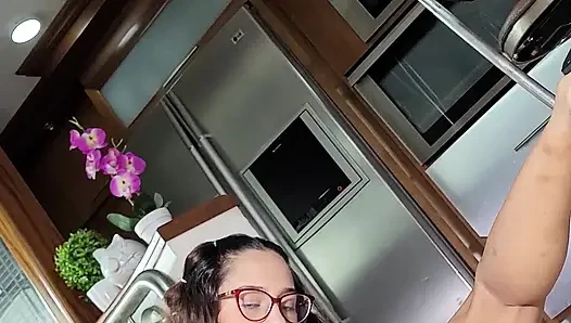 Dildoya biniyor anal sikiş sert seks fışkırtma gösterisi